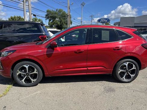 Certified 2023 Ford Escape ST-Line Elite w/ Premium Technology Package AWD/4WD image 3