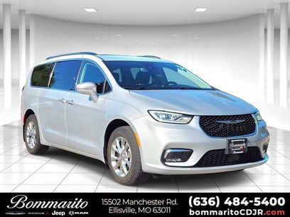 Used 2022 Chrysler Pacifica Touring-L