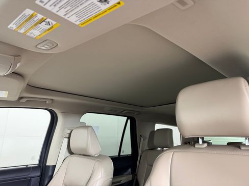 Used 2024 Ford Expedition XLT AWD/4WD image 21