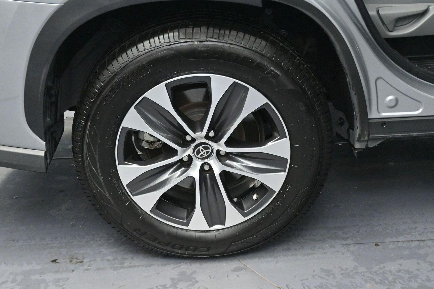Used 2022 Toyota Highlander XLE FWD image 38