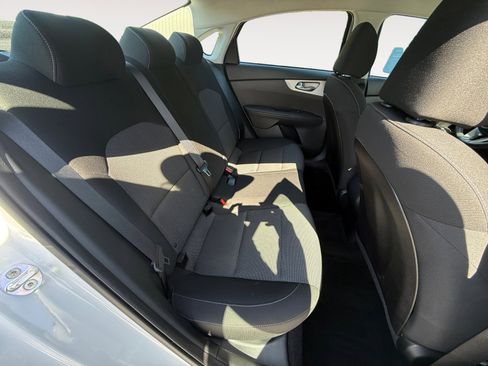 Used 2022 Kia Forte LXS w/ LXS Technology Package FWD image 18