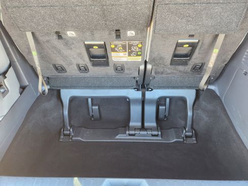 Used 2023 Toyota Sienna XLE image 38