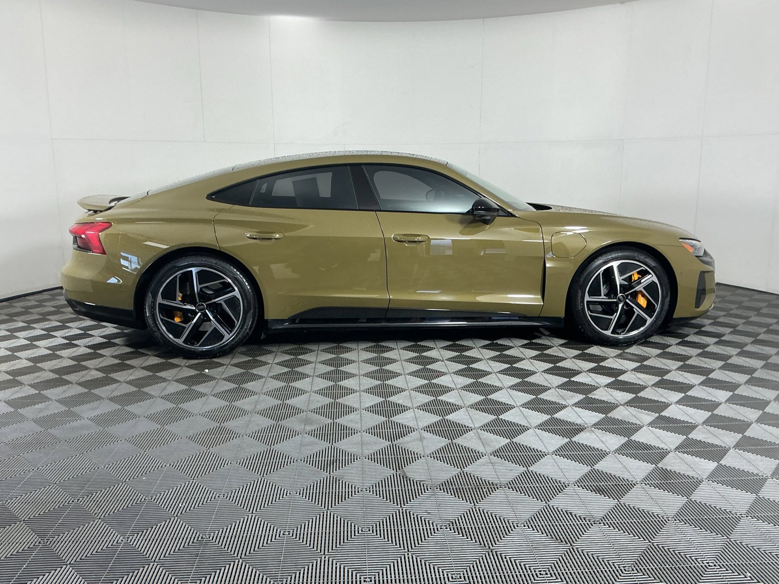 Used 2023 Audi RS e-tron GT w/ Carbon Performance Package AWD/4WD image 9