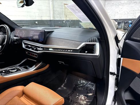 Used 2025 BMW X7 xDrive40i w/ M Sport Package AWD/4WD image 18