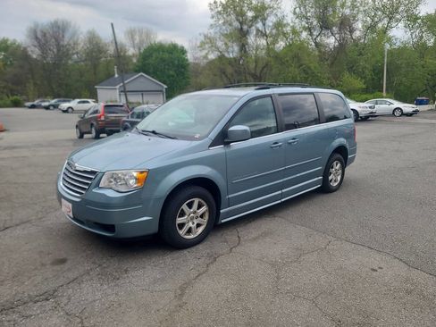 Used 2008 Chrysler Town & Country Touring w/ Trailer Tow Group FWD image 4