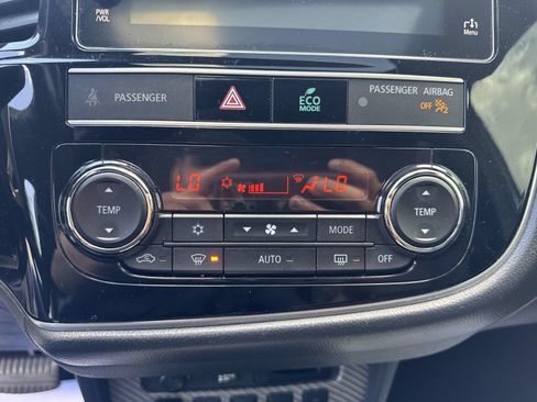 Used 2019 Mitsubishi Outlander SEL AWD/4WD image 16