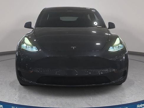 Used 2025 Tesla Model Y Long Range RWD image 3