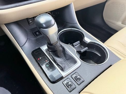 Used 2019 Toyota Highlander XLE image 23