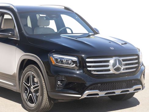 Used 2026 Mercedes-Benz GLB 250 image 3