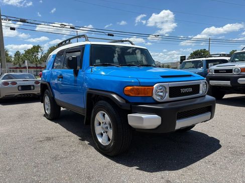 Used 2007 Toyota FJ Cruiser 2WD image 3