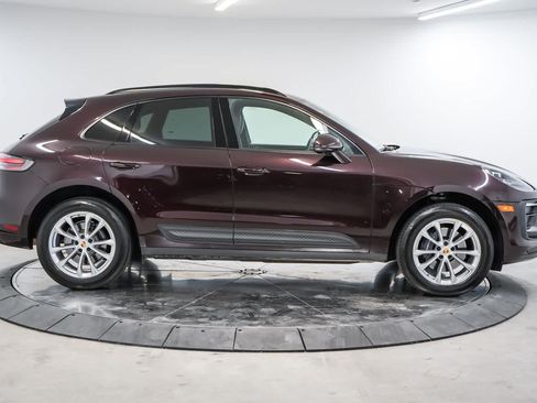 Certified 2024 Porsche Macan AWD/4WD image 8