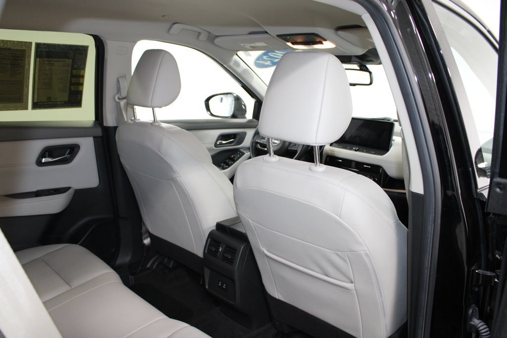 Used 2024 Nissan Rogue SL FWD image 30