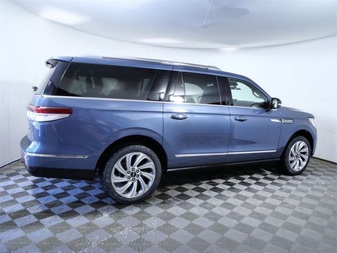 Used 2023 Lincoln Navigator L Reserve image 9