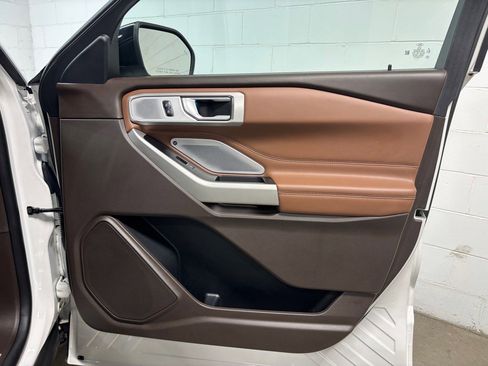 Used 2021 Ford Explorer King Ranch w/ Premium Technology Package image 33