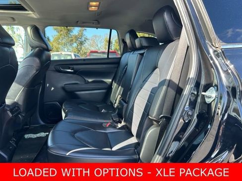Used 2022 Toyota Highlander XLE image 15