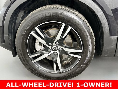 Used 2025 Volvo XC40 B5 Core AWD/4WD image 9