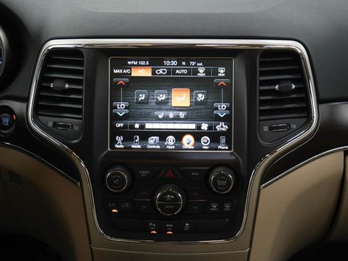 Used 2015 Jeep Grand Cherokee Limited w/ Luxury Group II AWD/4WD image 15