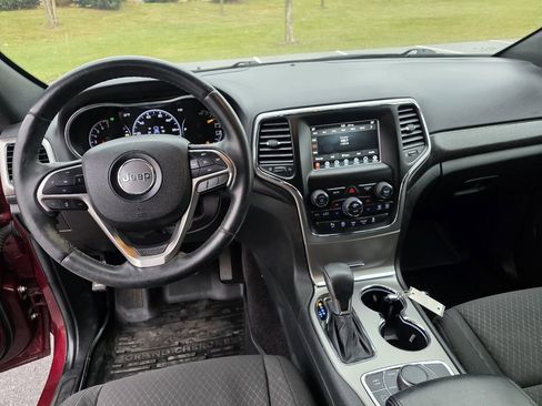 Used 2018 Jeep Grand Cherokee Laredo image 18
