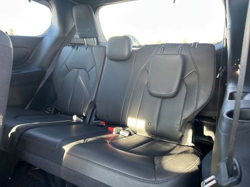 Used 2020 Chrysler Pacifica Touring-L image 12