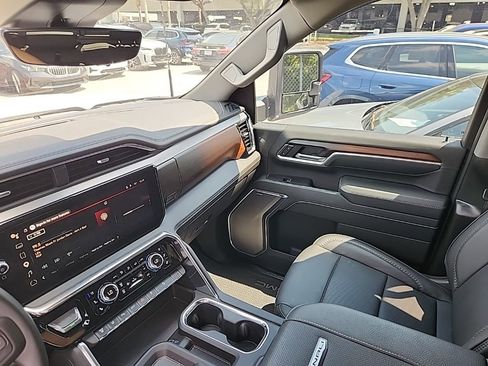 Used 2025 GMC Sierra 2500 Denali w/ Denali Reserve Package image 6