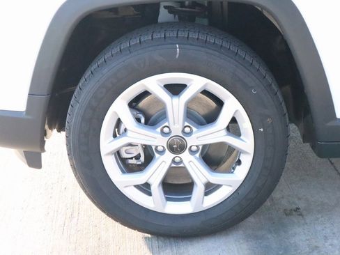 New 2026 Jeep Compass Latitude image 17