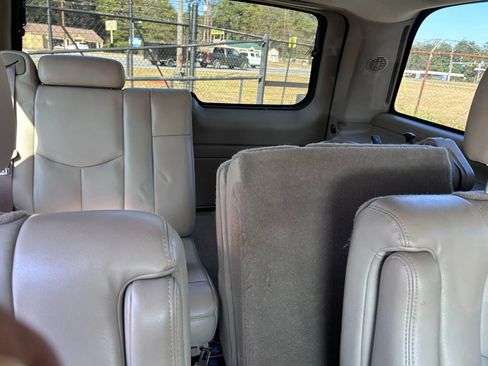 Used 2005 GMC Yukon SLT w/ SLT Preferred Equipment Group image 16
