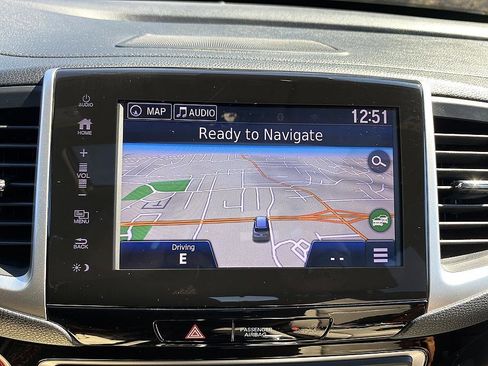 Used 2018 Honda Pilot Touring image 15