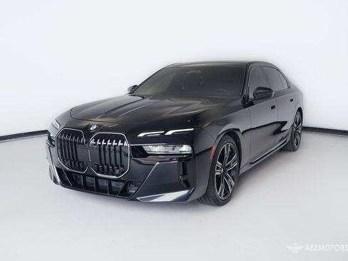 Used 2025 BMW 760i xDrive w/ Luxury Rear Seating Package AWD/4WD image 2