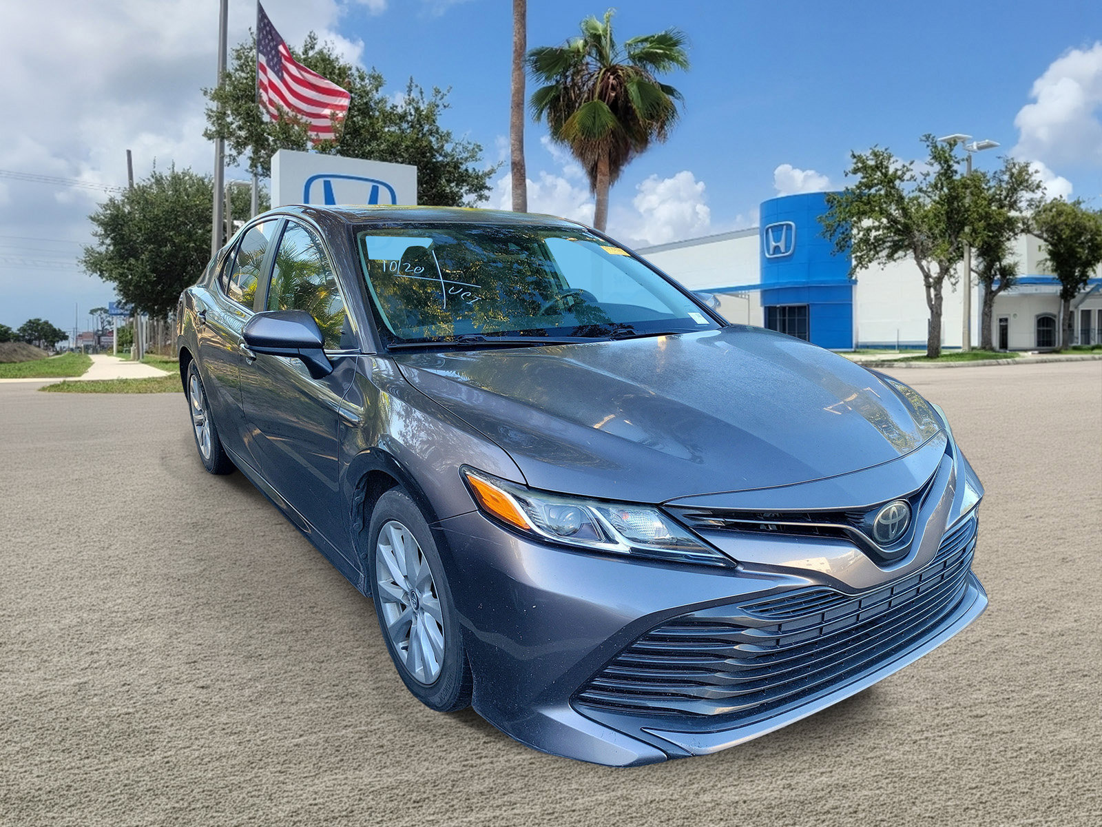 Used 2019 Toyota Camry LE FWD image 1