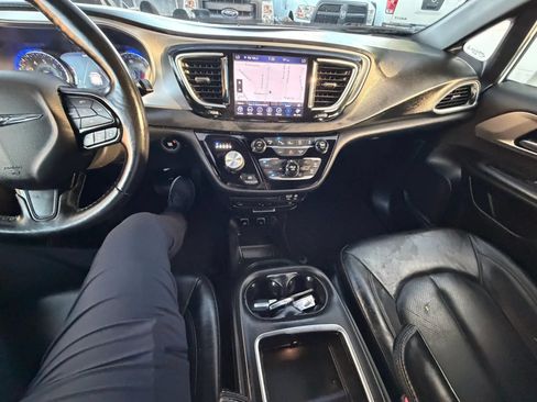 Used 2019 Chrysler Pacifica Touring-L Plus w/ Advanced Safetytec Group FWD image 36