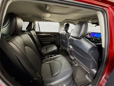 Used 2023 Toyota Highlander Limited image 29