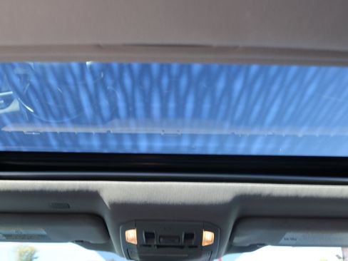 Used 2022 Toyota Highlander XLE image 25