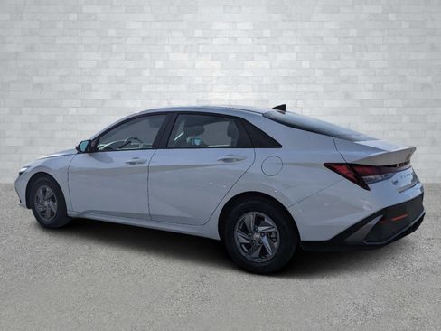 New 2025 Hyundai Elantra SE image 7