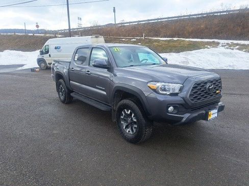 Used 2021 Toyota Tacoma TRD Off-Road image 2