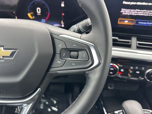 Used 2025 Chevrolet Trax LT w/ LT Convenience Package image 14