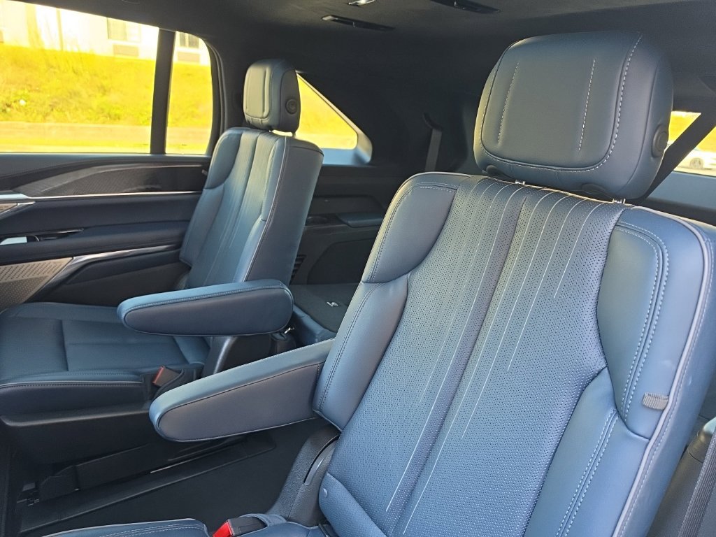 Used 2025 Cadillac Escalade IQ Luxury 2 AWD/4WD image 12