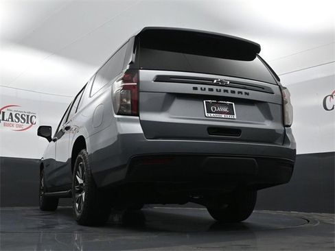Used 2023 Chevrolet Suburban Z71 w/ Luxury Package image 24