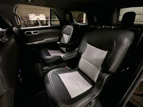 Certified 2022 Ford Explorer XLT w/ Equipment Group 202A image 24