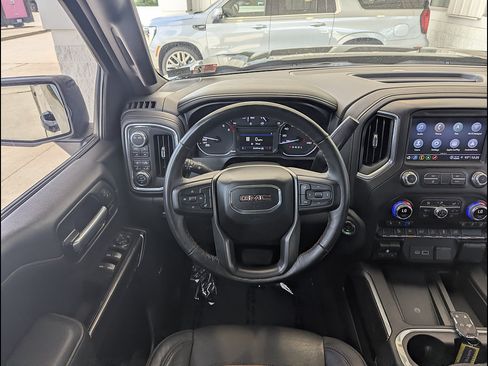 Used 2021 GMC Sierra 1500 AT4 w/ AT4 Preferred Package AWD/4WD image 3