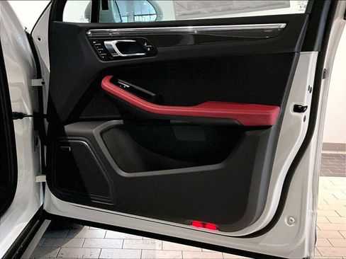 New 2026 Porsche Macan GTS image 25