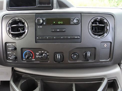 Used 2014 Ford E-250 and Econoline 250 Extended w/ Power Group image 10