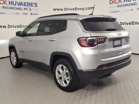 Used 2024 Jeep Compass Latitude AWD/4WD image 6