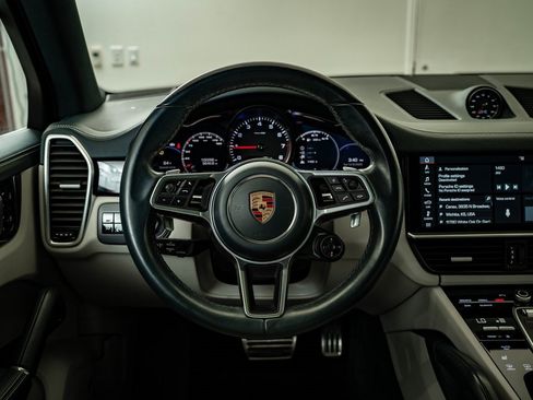 Used 2019 Porsche Cayenne S image 35