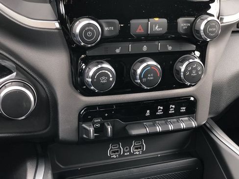 New 2026 RAM 1500 4x4 Crew Cab image 29