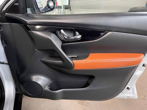 Used 2019 Nissan Rogue SL w/ Premium Package AWD/4WD image 11