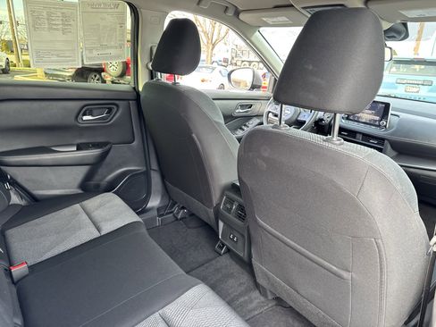 Used 2024 Nissan Rogue SV image 36