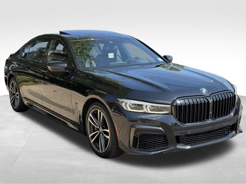 Used 2022 BMW 750i xDrive w/ Executive Package AWD/4WD image 3