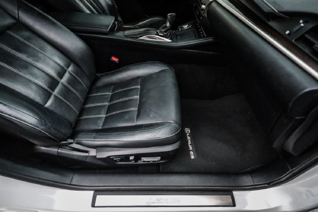 Used 2016 Lexus ES 300h w/ Luxury Package w/Wood Trim FWD image 61