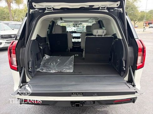 New 2026 Ford Expedition Active image 11