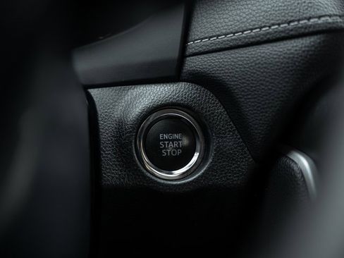 Used 2021 Toyota RAV4 XLE image 17